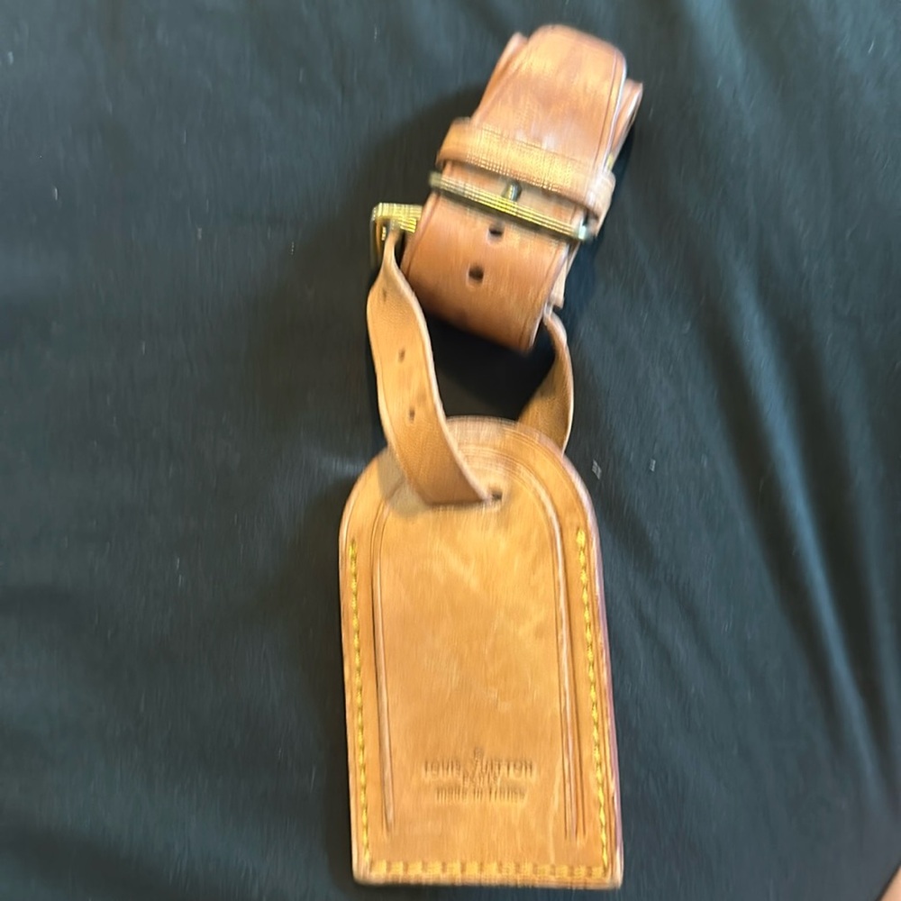 Louis Vuitton leather bag tag, great condition!